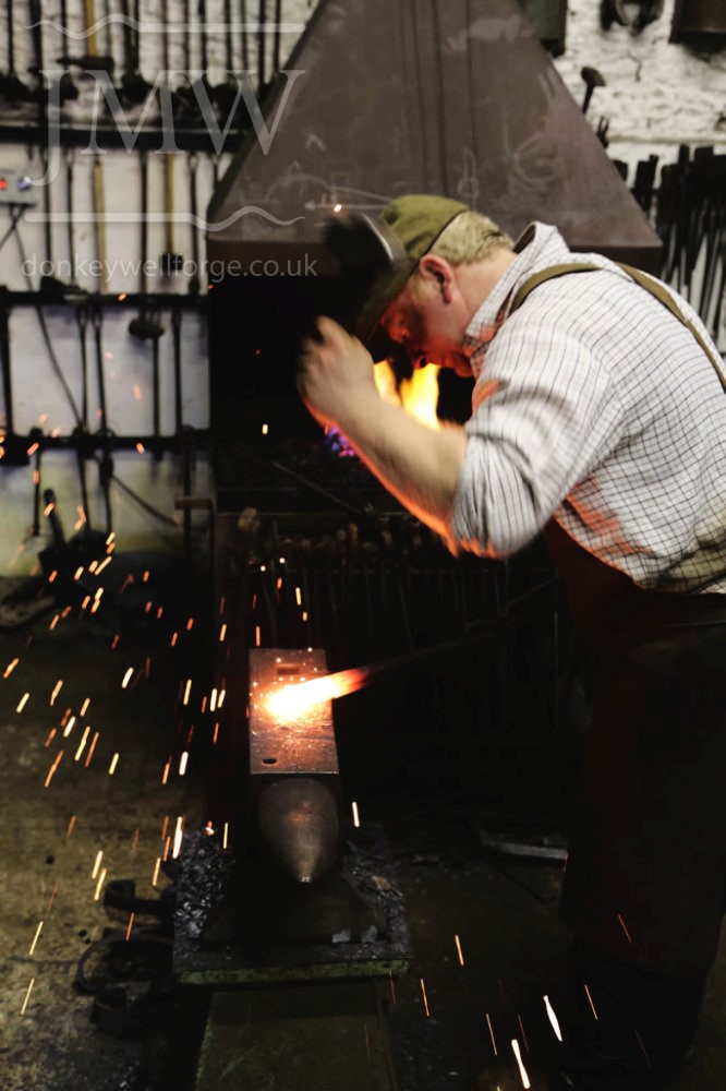 working-blacksmith-forge-ironwork-hammer-anvil-gloucestershire-forge-welding