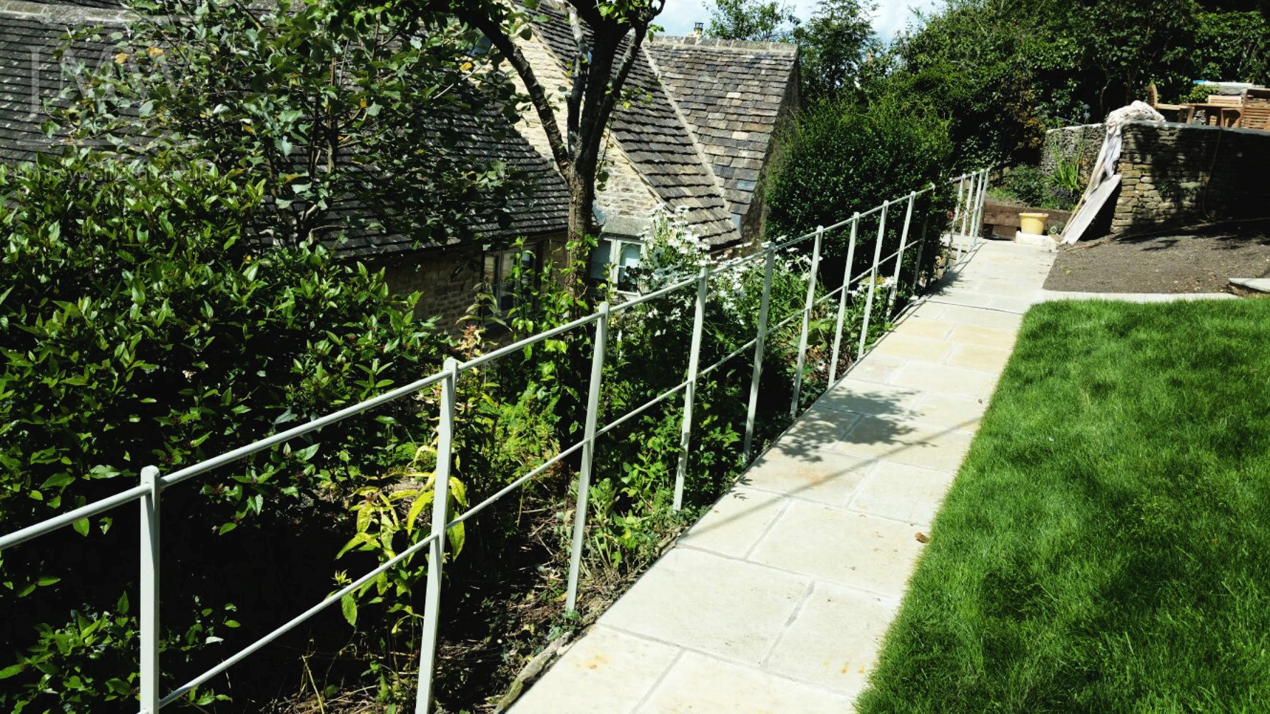ornate-garden-railing-blacksmith-gloucestershire-donkeywell-forge-ironwork