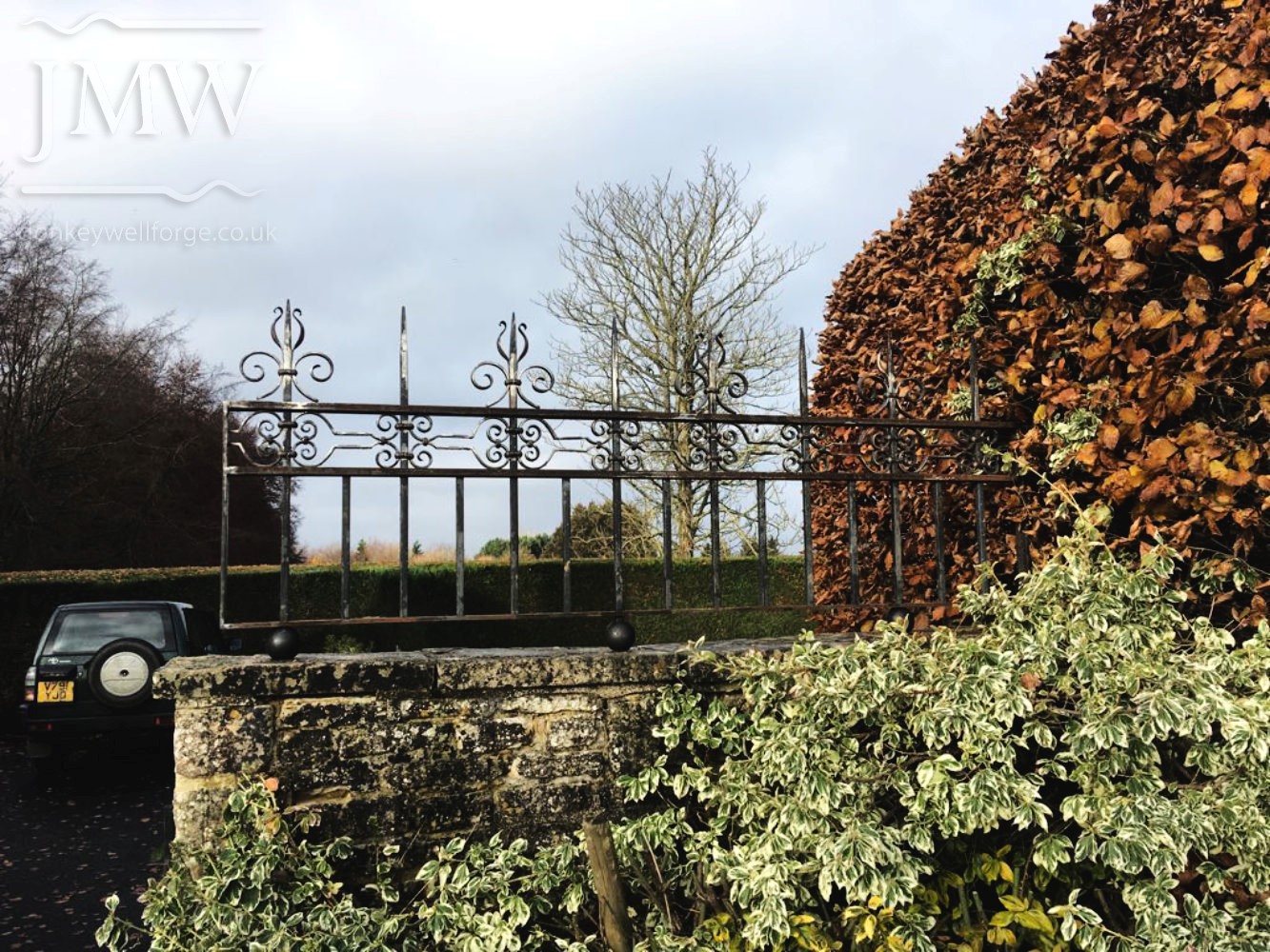 ironwork-ornate-cotswold-railing-country-estate-donkeywell-forge