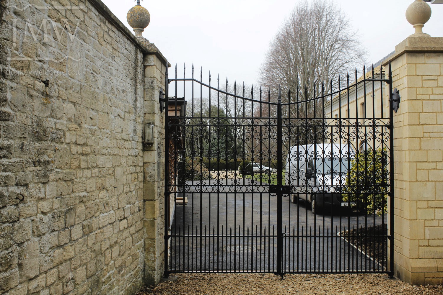 country-estate-garden-gates-scrolls-ironwork-donkeywell-forge-cotswolds-donkeywell-forge