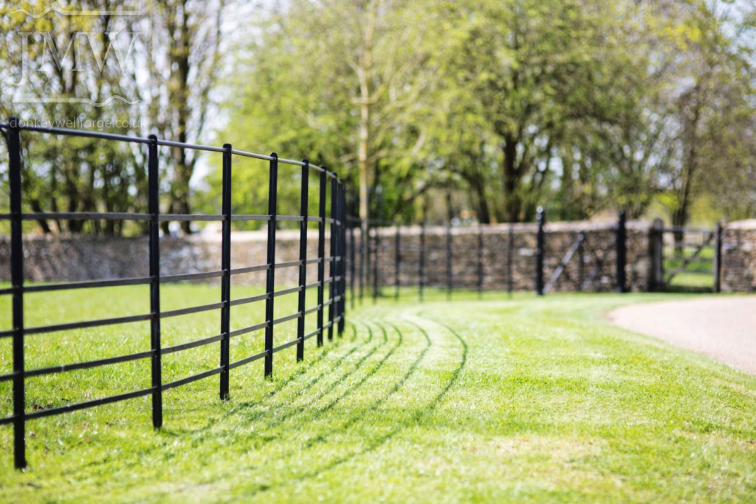 country-estate-railing-iron-fencing-blacksmith-cotswolds-donkeywell-forge