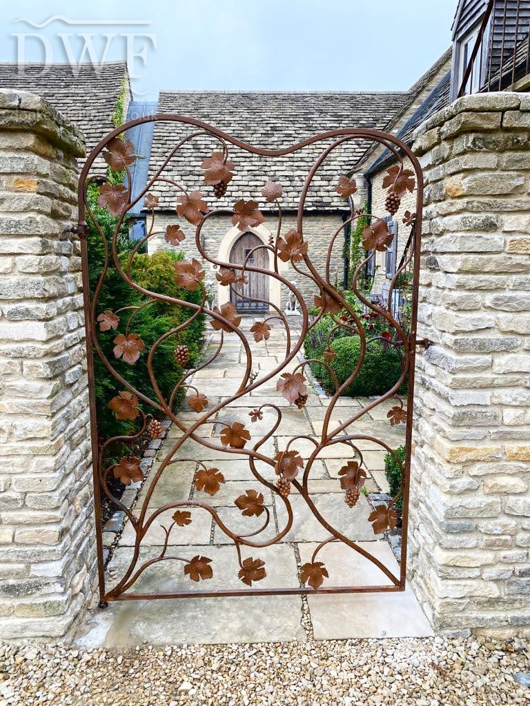 vine-leaf-gate-forged-artistic-ironwork
