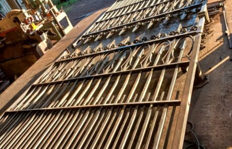 traditional-forged-ornate-driveway-entrance-gates-ironwork-iron-painted-scrollwork-railheads-finials-blacksmith-making